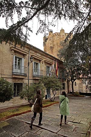 Vista exterior del Centro de Cultura Tradicional de Salamanca. (Foto: ENRIQUE CARRASCAL)
